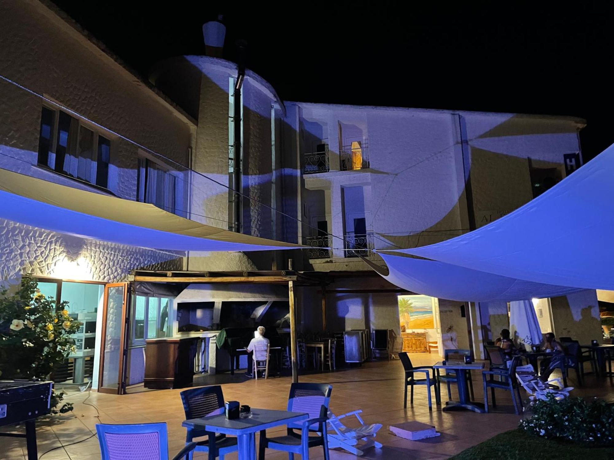Hotel Al Faro Spiaggia La Cinta Santeodoro Сан-Теодоро Екстер'єр фото