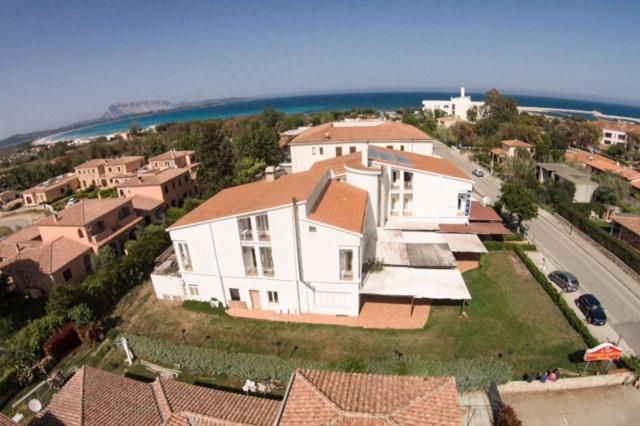 Hotel Al Faro Spiaggia La Cinta Santeodoro Сан-Теодоро Екстер'єр фото
